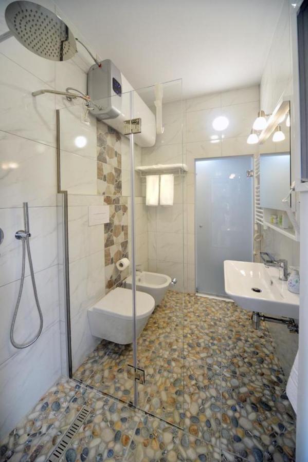 Konak Rooms L Skanderbeg Square 티라나 외부 사진